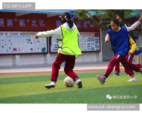 校园足球明星风采展现青春活力与梦想追逐的精彩瞬间