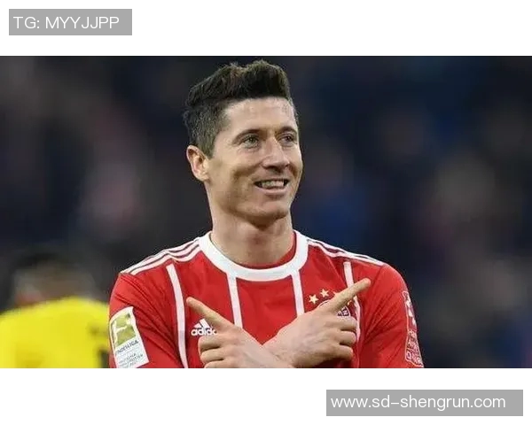 世界足球明星莱万的辉煌历程与成就解析