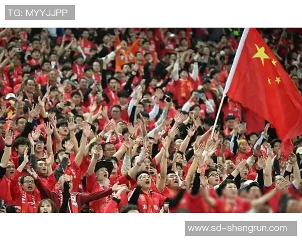 中国足球明星高空飞人展现惊人技艺引领球迷热潮